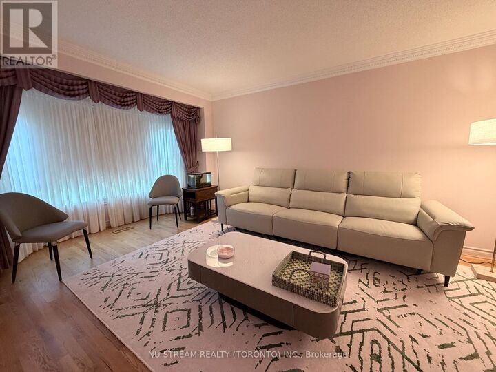 Property Photo:  8 Roverdale Court  ON L3R 7K7 