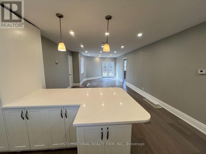 Property Photo: 73 Murray Drive 101 ON L4G 2C2