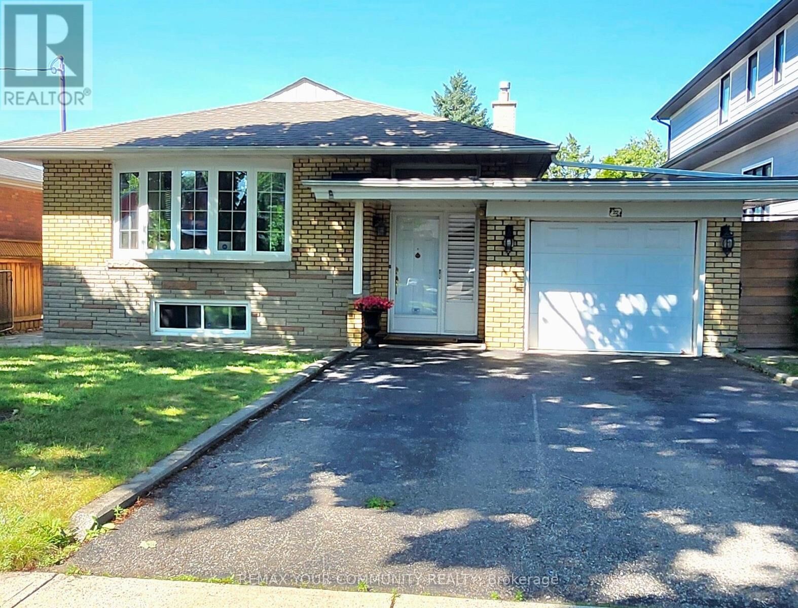 Property Photo:  22 Baleberry Crescent  ON M9P 3L2 