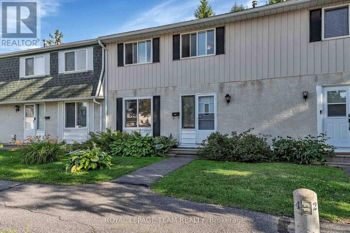 Property Photo: 1516 Beaverpond Drive F ON K1B 3R9