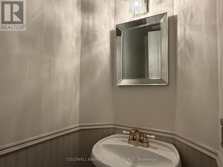 Property Photo: 20 Whithorn Avenue ON K2K 3B2