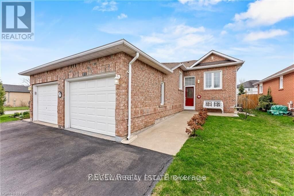 Property Photo:  11 Jackson Court West  ON L3C 7G2 