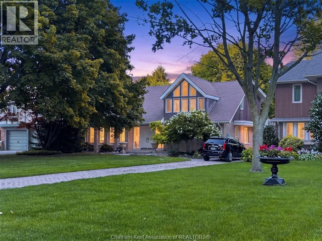 Property Photo:  301 Victoria Avenue  ON N7L 3B1 