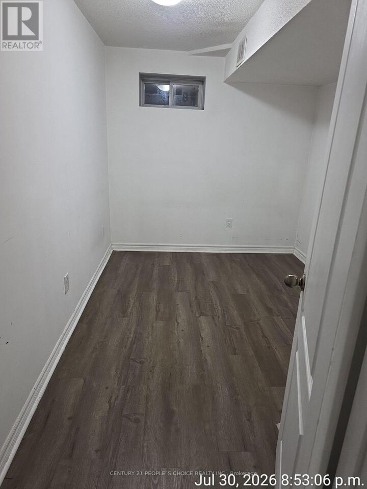 Property Photo: 84 Alfonso Crescent East Bsmt ON L6P 1S4