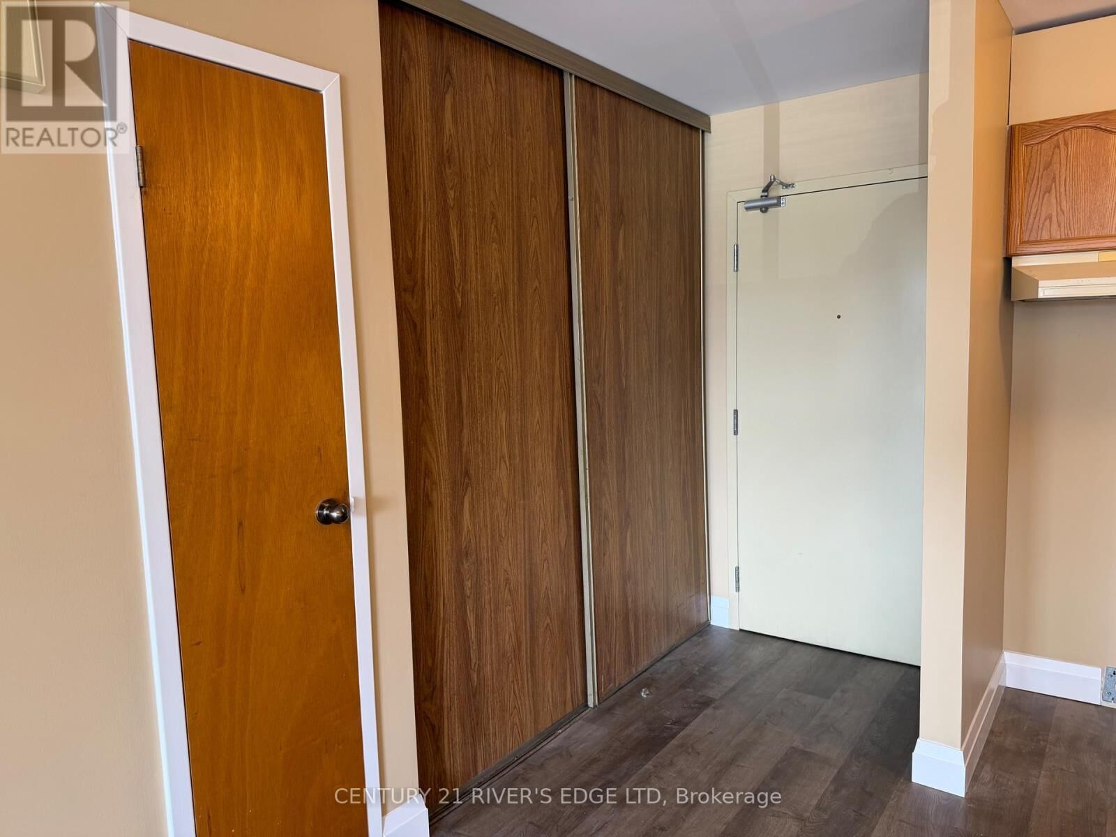 Photo de la propriété: 290/294 King Street West 4 ON K0E 1T0