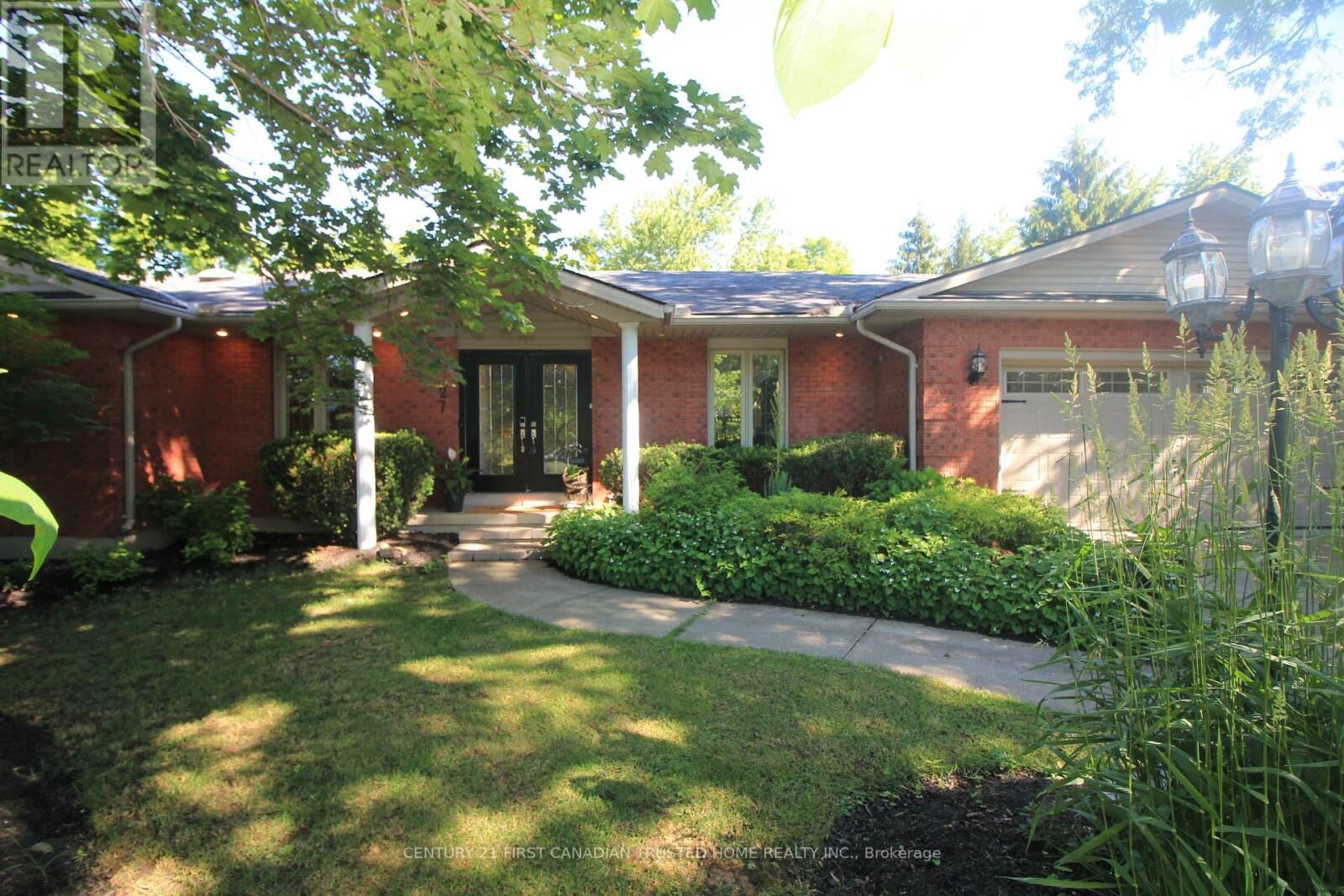Property Photo:  27 Croydon Drive  ON N0M 1C0 