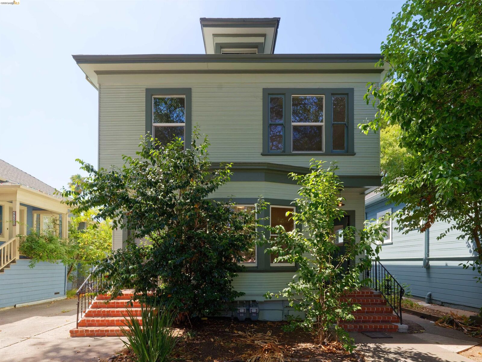 Property Photo: 437 51st St CA 94609