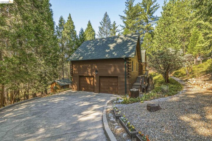 Property Photo: 24520 Quarter Horse Dr CA 95370