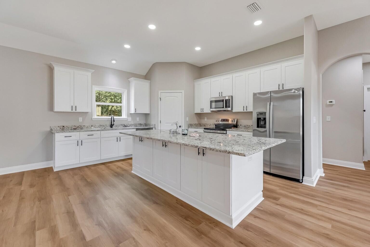 Property Photo: 5498 Goodwin Road FL 32539