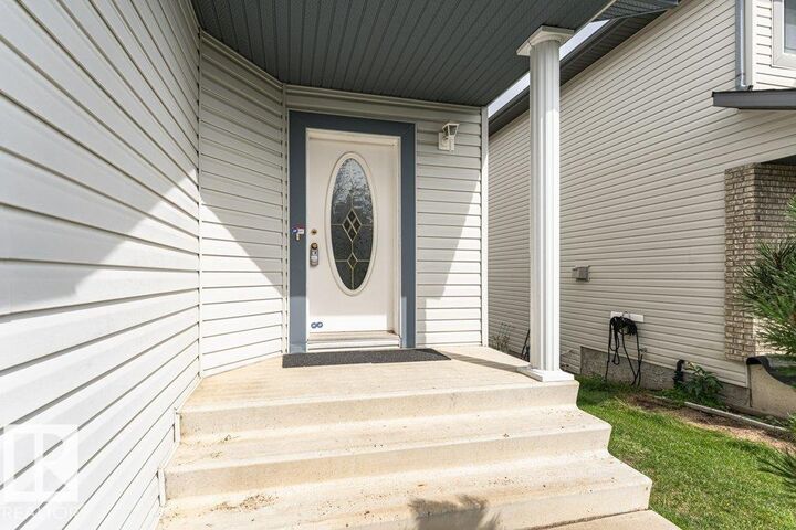 Property Photo:  1072 Barnes Way SW  AB T6W 1E5 