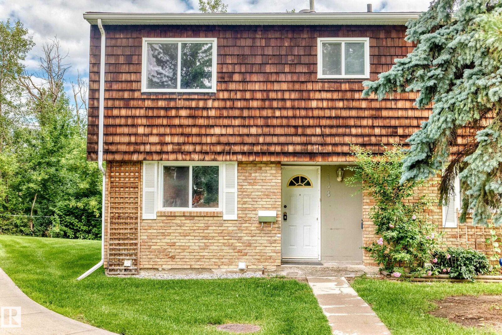 Property Photo: 138 Great Oaks AB T8A 0V8