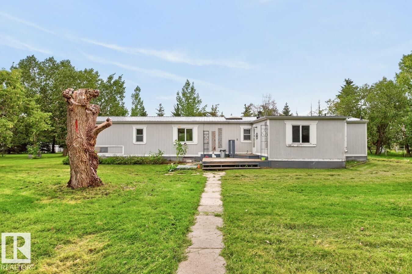 Property Photo:  4740 47 Street  AB T0B 4J0 
