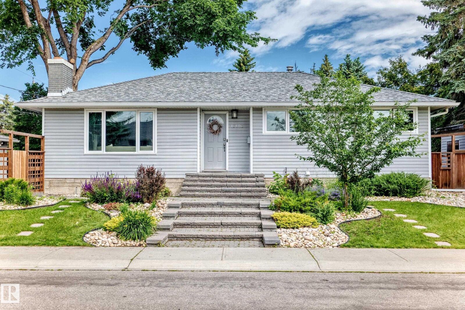Property Photo: 16406 87A Avenue NW AB T5R 4H9