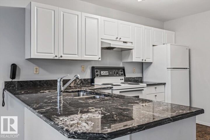 Property Photo: 8503 108 Street NW 202 AB T6E 6J9