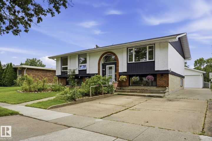 Property Photo: 7 Graham Avenue AB T8N 1T4