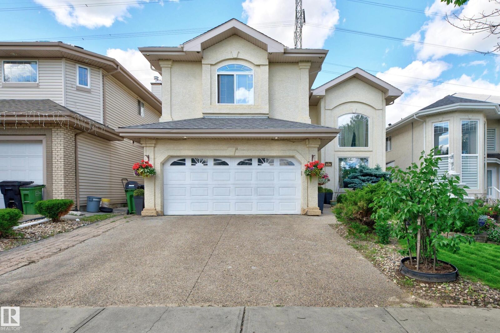 Property Photo: 979 Hollingsworth Bend Bend NW AB T6R 3G7