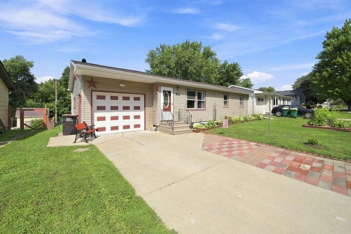 Property Photo: 912 S 3rd Avenue MN 56007