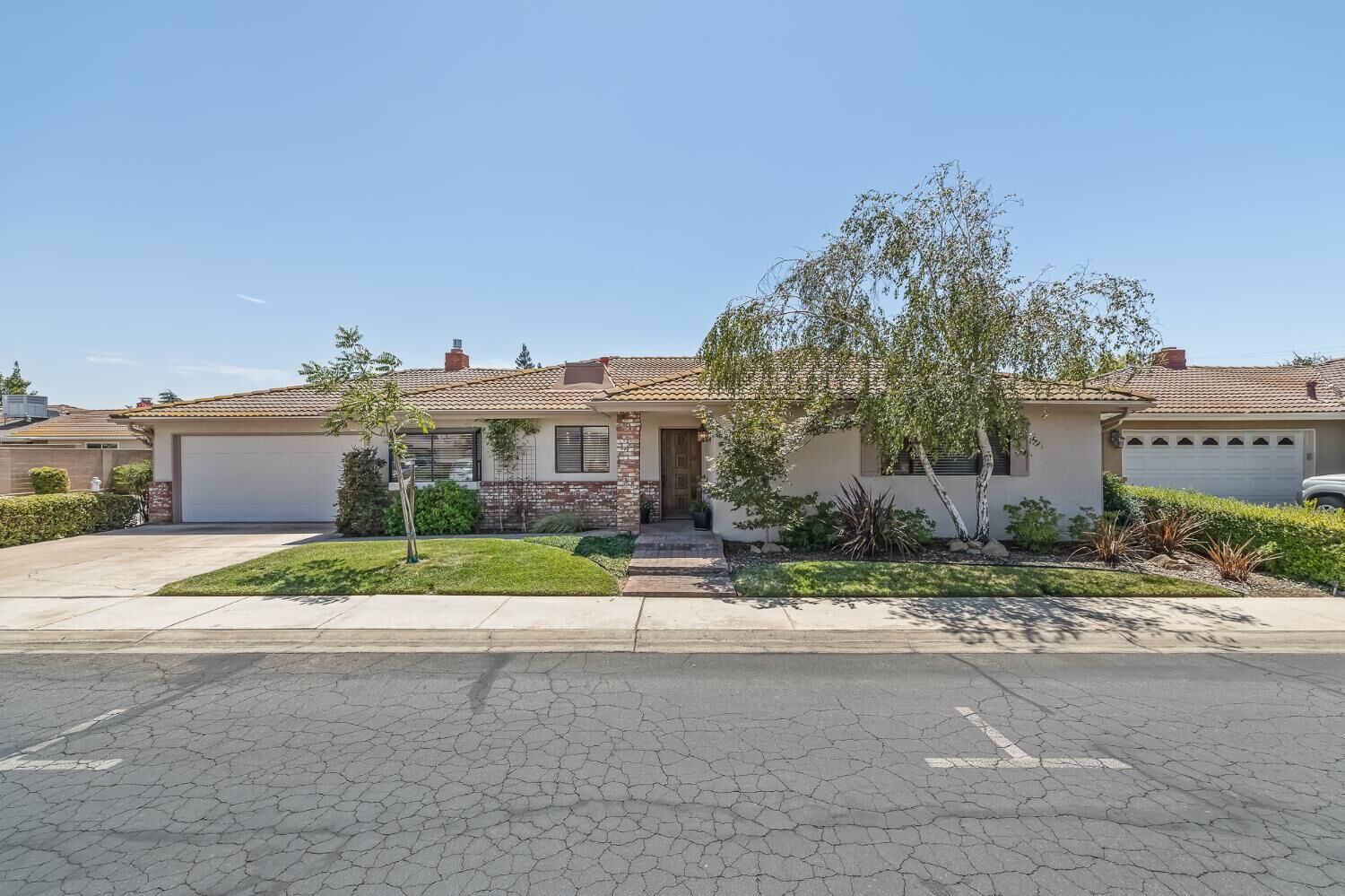 Property Photo: 867 E Frederick Avenue CA 93720