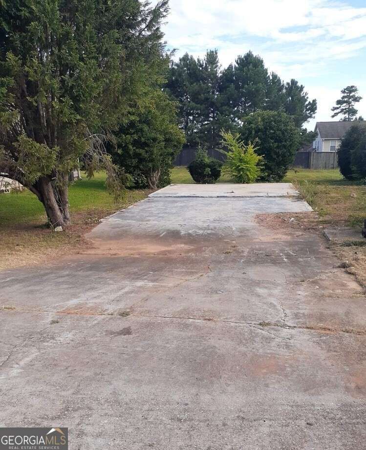Property Photo: 872 Shoals Court GA 30349