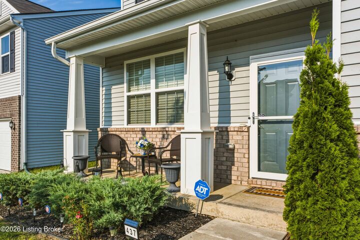 Property Photo:  437 Vildana Way  KY 40065 
