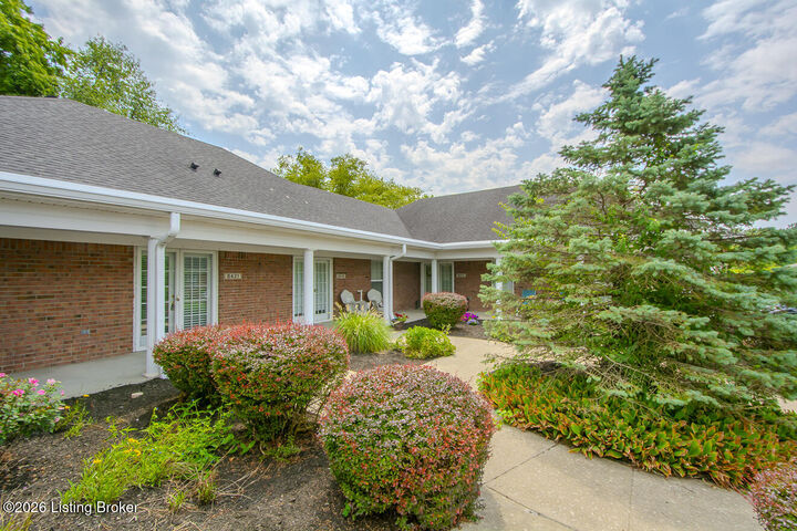 Property Photo: 8421 Elsie Ct KY 40228