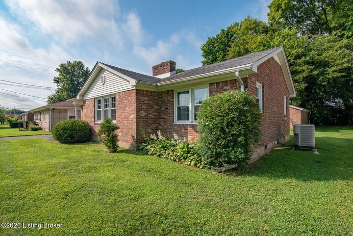 Property Photo:  212 Fairview Dr  KY 42701 
