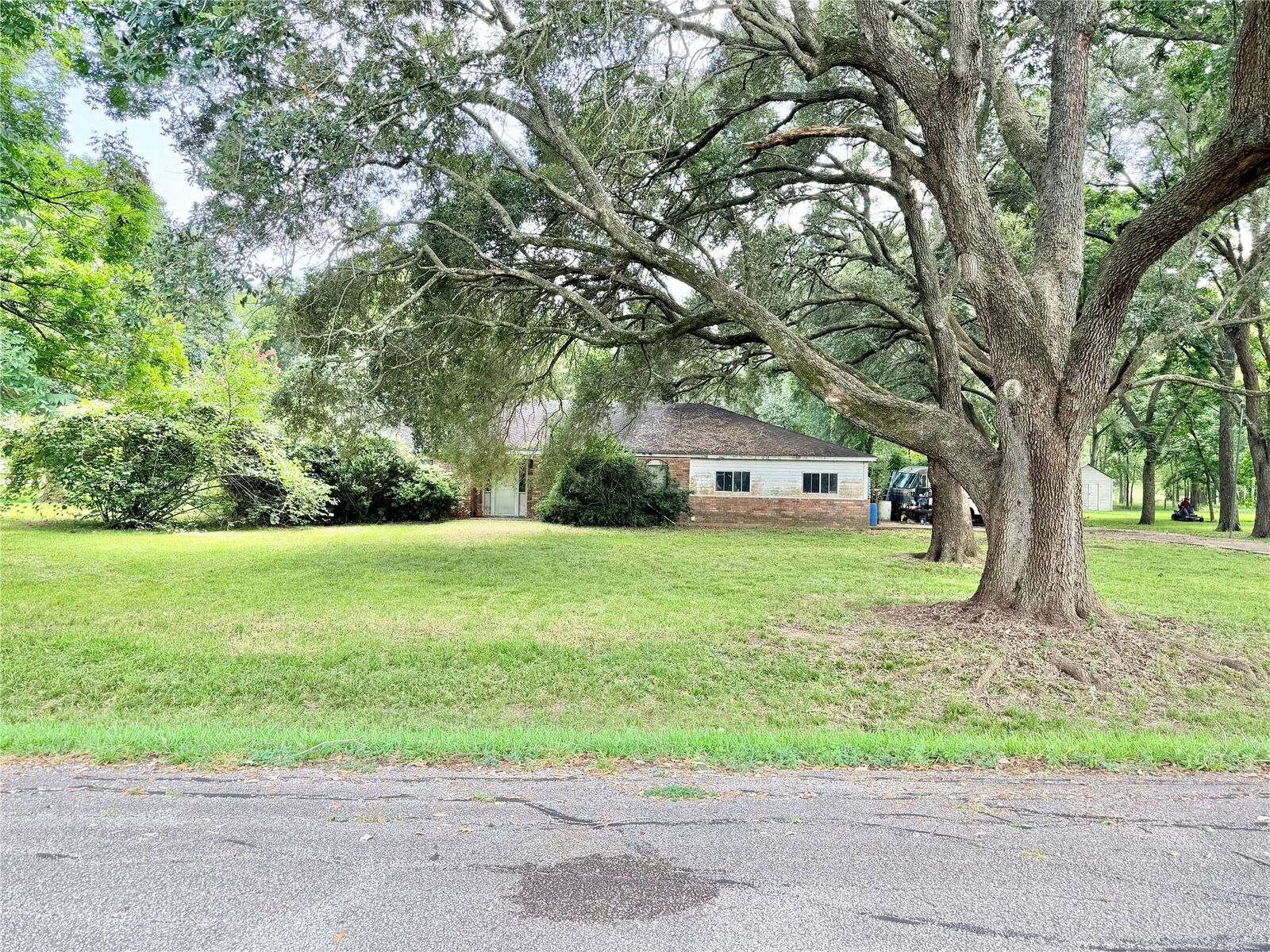 Property Photo: 1921 Melody Lane TX 77406
