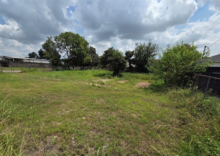Property Photo:  5514 Jensen Drive  TX 77026 