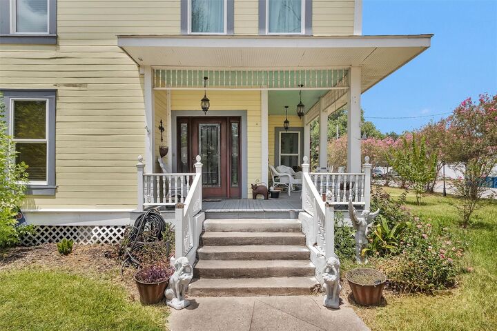 Property Photo: 1017 Water Street TX 77868