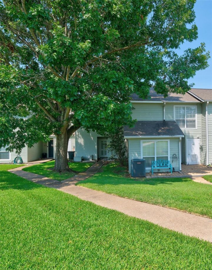 Property Photo: 100 Edgewater Drive 44 TX 77351