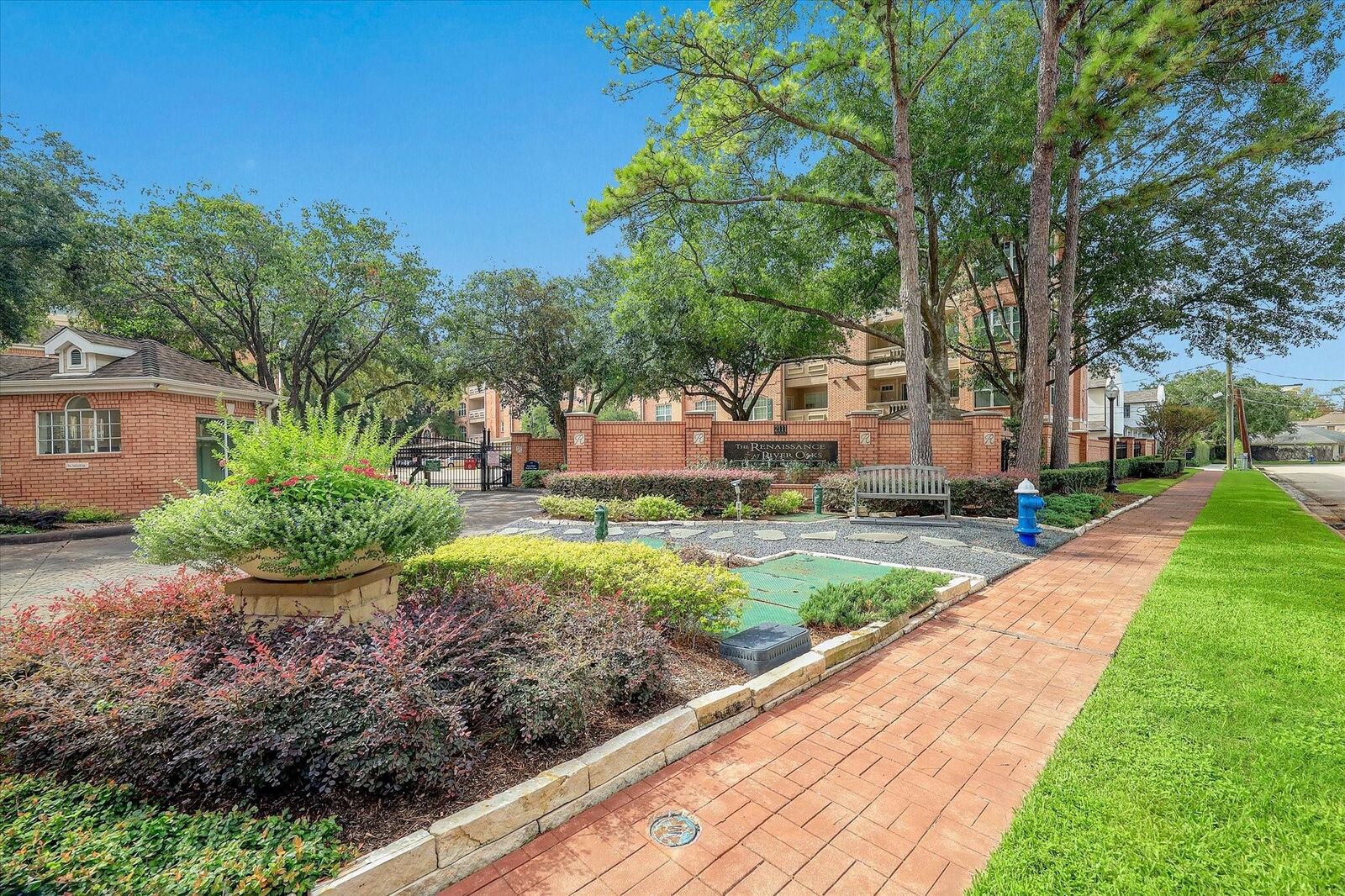 Property Photo: 2100 Welch Street C121 TX 77019