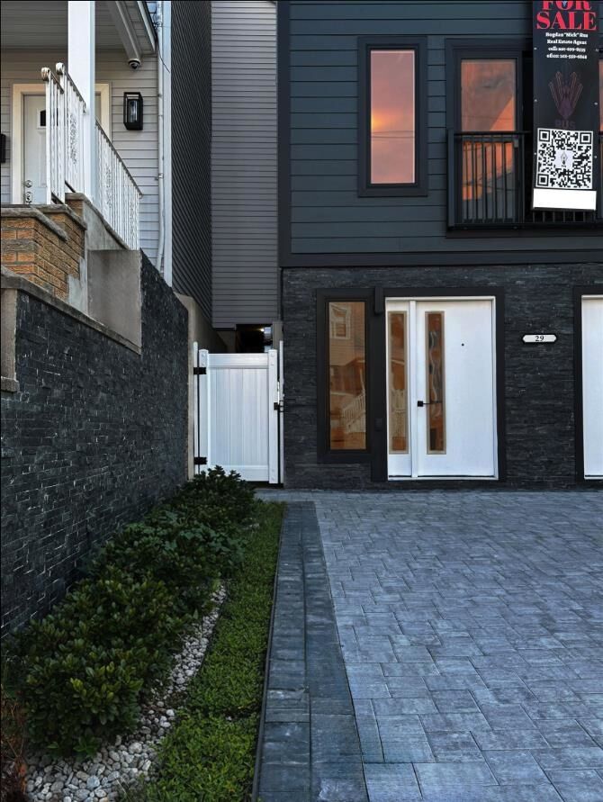 Property Photo:  29 Carlton Ave 1  NJ 07307 