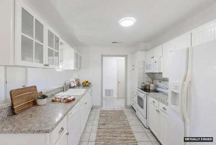 Property Photo: 142 Lakeshore Dr TX 78657