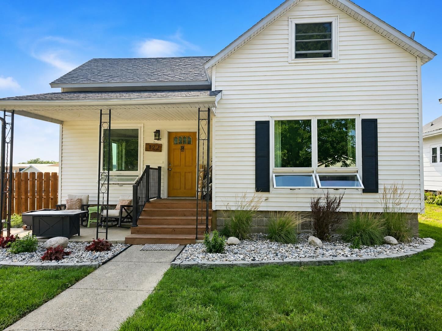 Property Photo:  122 S Rutledge Street  IA 51046 