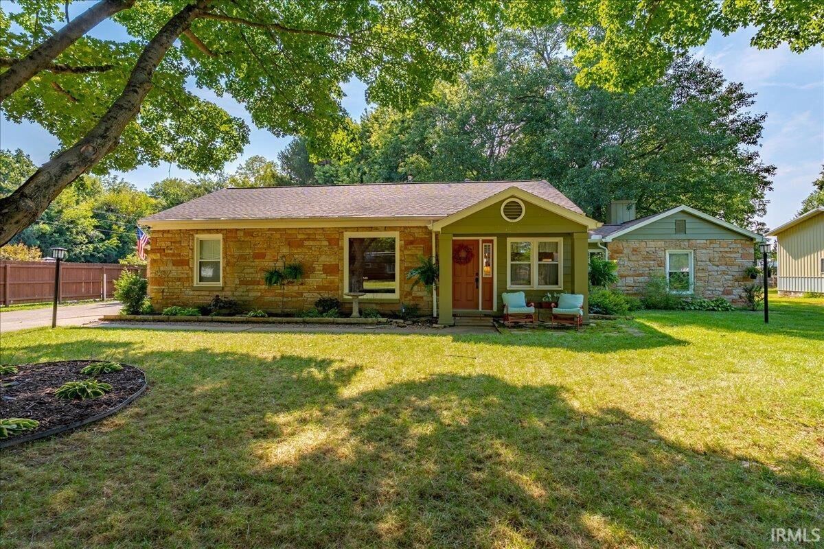 Property Photo:  1101 Thompson Avenue  IN 47715 