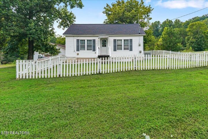 Property Photo: 2404 Old Highway 68 TN 37874