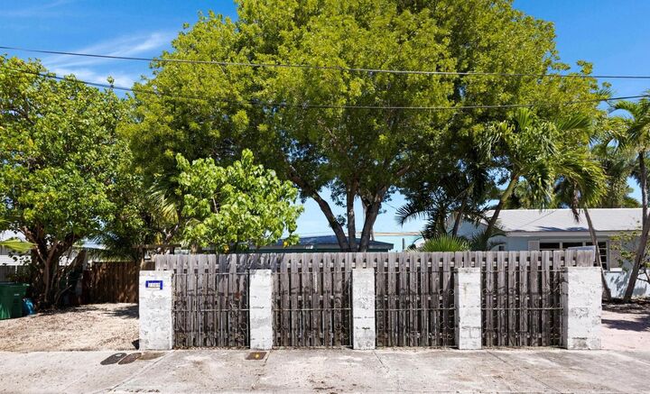 Property Photo:  2309 Patterson Avenue  FL 33040 