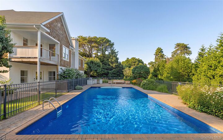 Property Photo:  10 Peconic View Court  NY 11968 