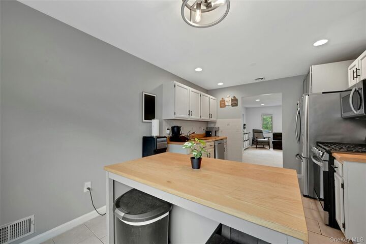 Property Photo:  255 Heritage Lane  NY 10950 