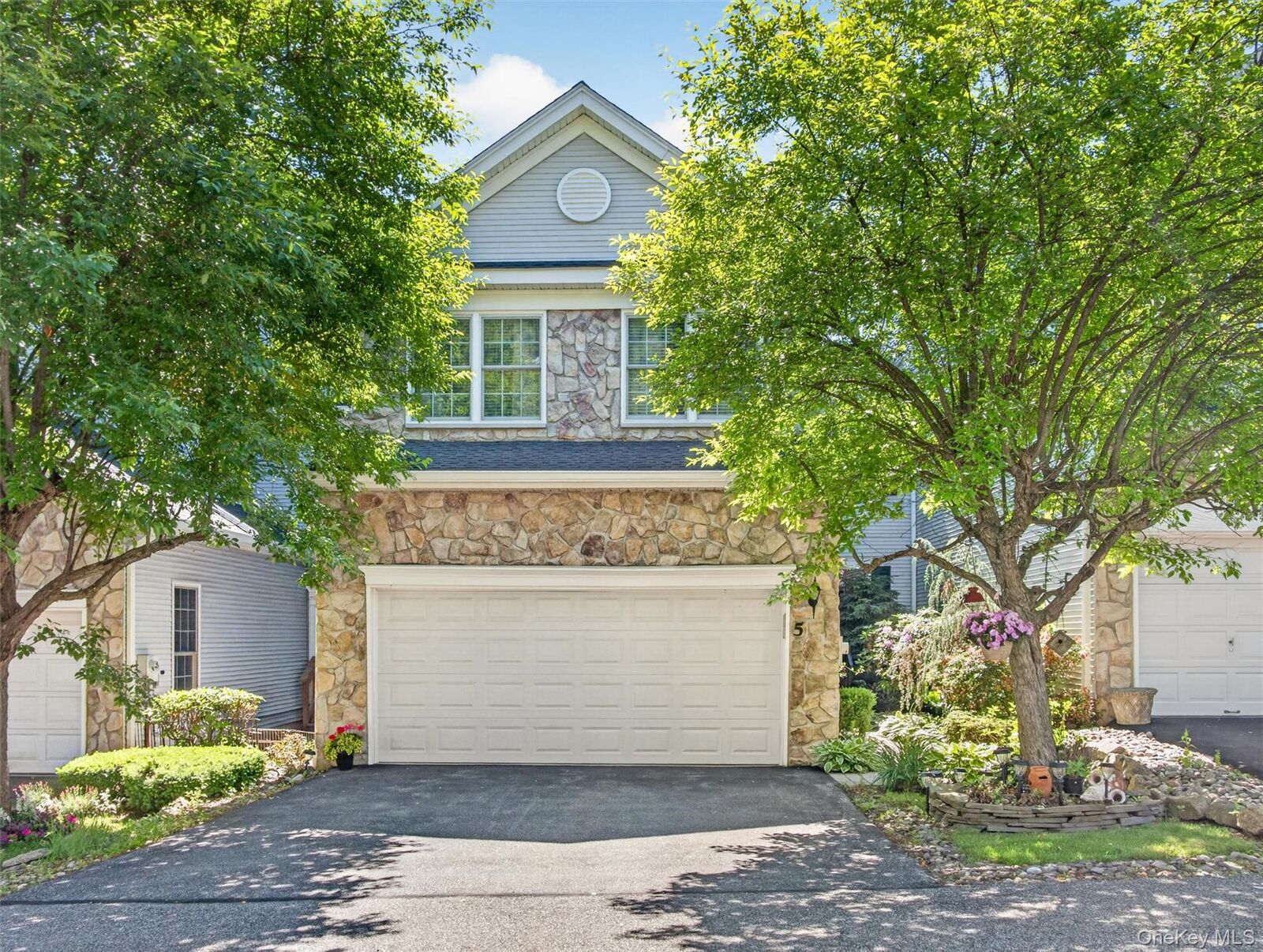 Property Photo:  5 Holly Court  NY 10987 
