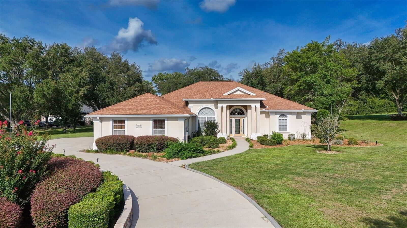 Property Photo: 926 E Triple Crown Loop FL 34442