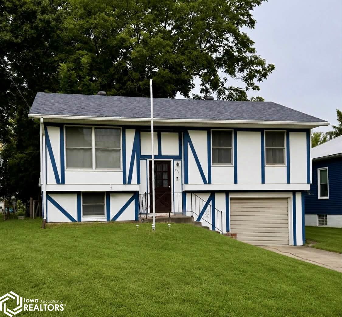 Property Photo:  711 33rd Street  IA 52627 