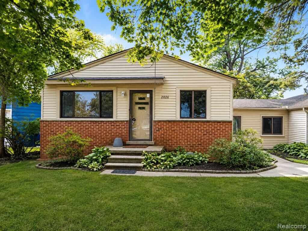 Property Photo: 2026 N Parent Street MI 48185 3533