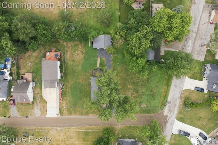 Property Photo:  4860 Lakeview Avenue  MI 48324 1541 