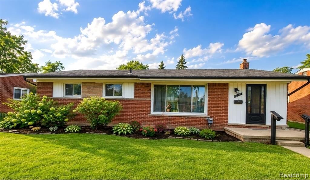 Property Photo: 3039 Pearl Avenue MI 48091 2329