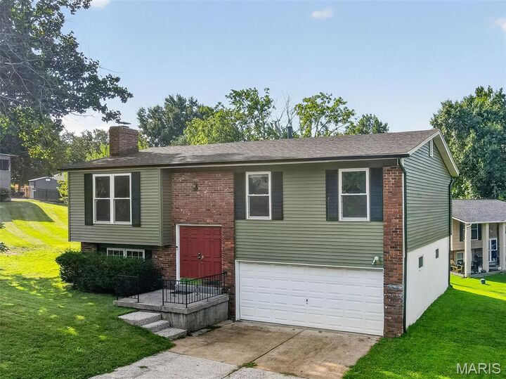 Property Photo:  6 Golden Oak Court  MO 63088 