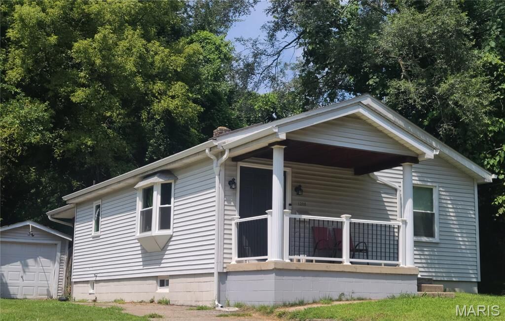 Property Photo:  1208 Armstrong Street  IL 62002 