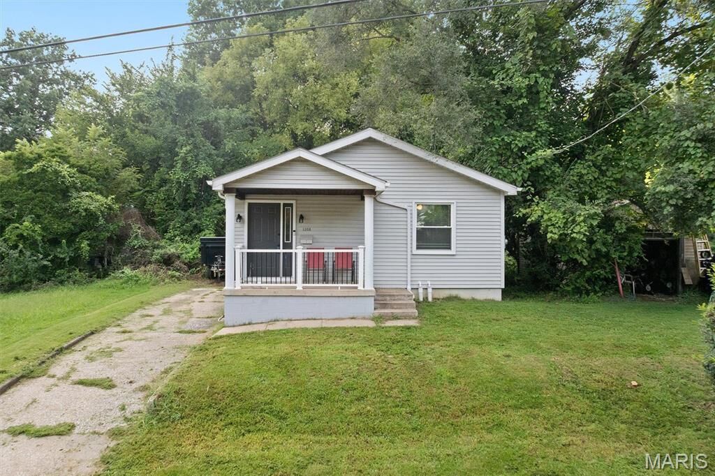 Property Photo:  1208 Armstrong Street  IL 62002 