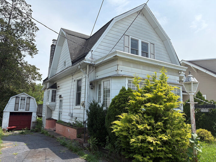 Property Photo:  11 High Street  NJ 08882 