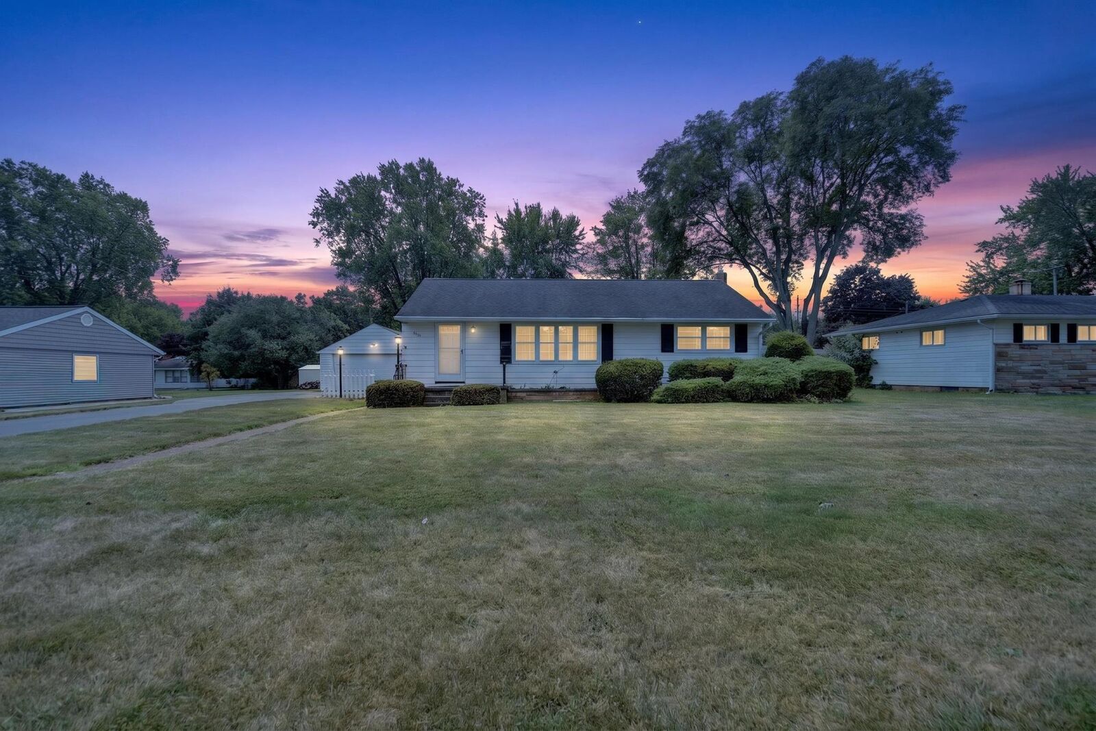 Property Photo: 1515 Devonshire Road MI 49203